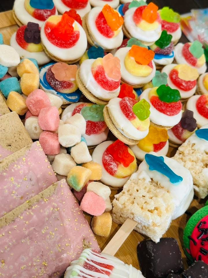 Candy Buffets (Available Locally)